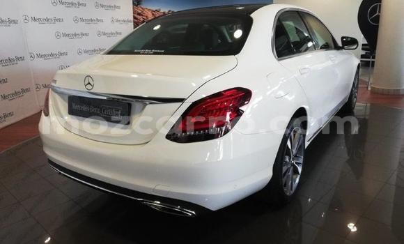 Comprar Usado Mercedes‒Benz C-Class Branco Carro em Maputo em Maputo Comprar Usado Mercedes‒Benz C-Class Branco Carro em Maputo em Maputo