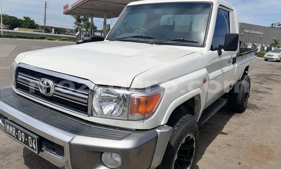 Buy Used Toyota Land Cruiser White Car in Maputo in Maputo Buy Used Toyota Land Cruiser White Car in Maputo in Maputo