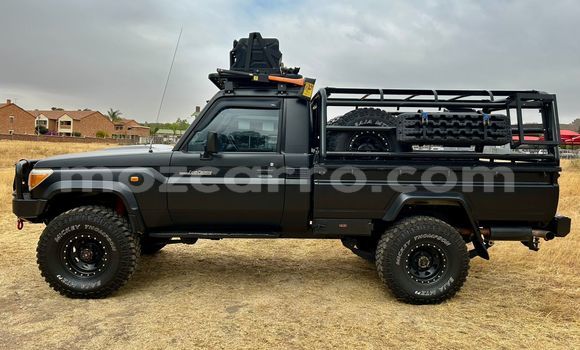 Buy Used Toyota Land Cruiser Black Car in Beira in Sofala Buy Used Toyota Land Cruiser Black Car in Beira in Sofala