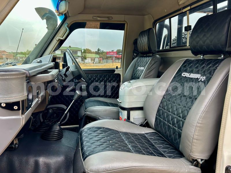 Big with watermark toyota land cruiser sofala beira 40438