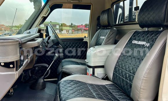 Buy Used Toyota Land Cruiser Black Car in Beira in Sofala Buy Used Toyota Land Cruiser Black Car in Beira in Sofala