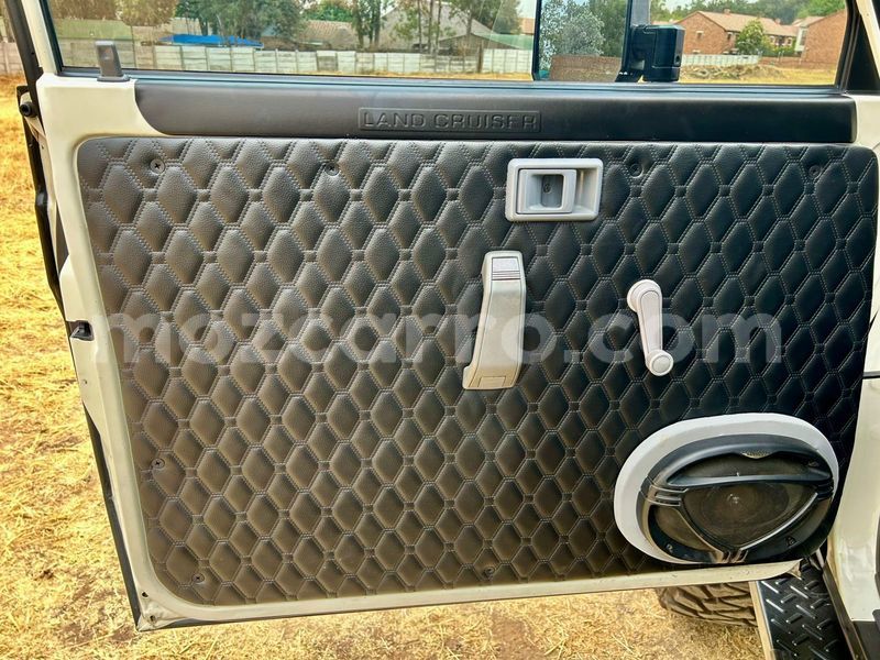 Big with watermark toyota land cruiser sofala beira 40438