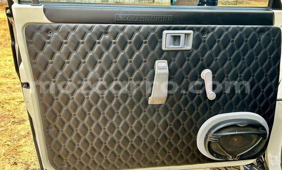 Buy Used Toyota Land Cruiser Black Car in Beira in Sofala Buy Used Toyota Land Cruiser Black Car in Beira in Sofala
