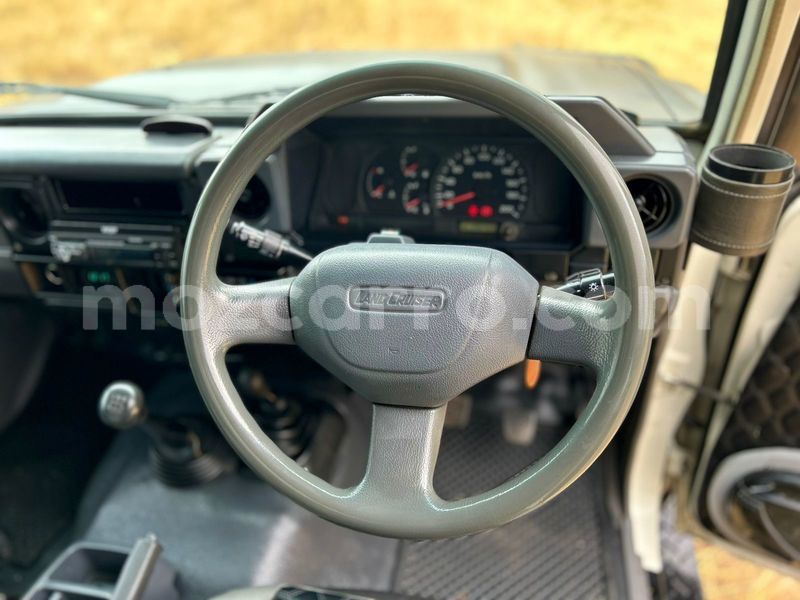 Big with watermark toyota land cruiser sofala beira 40438