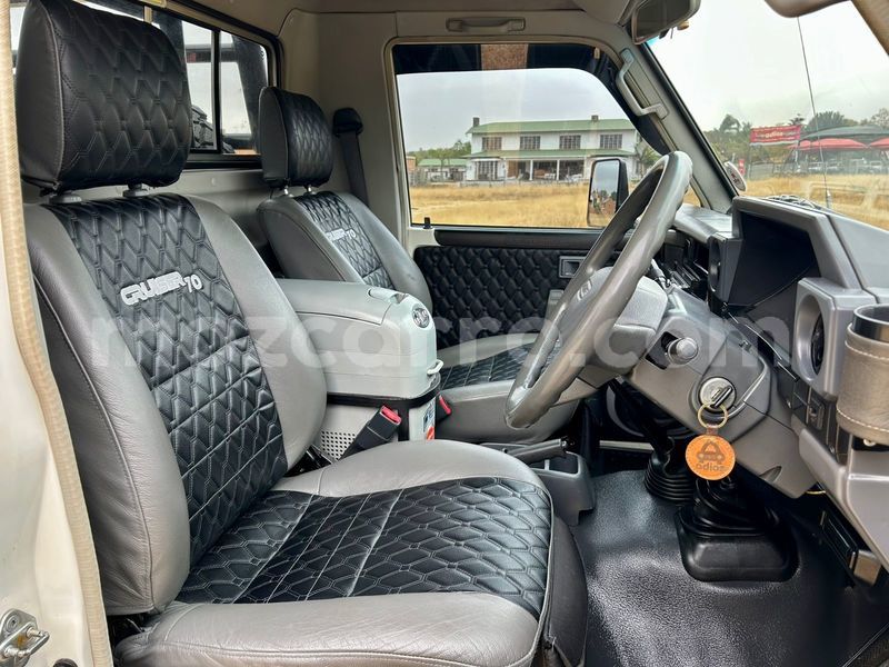 Big with watermark toyota land cruiser sofala beira 40438