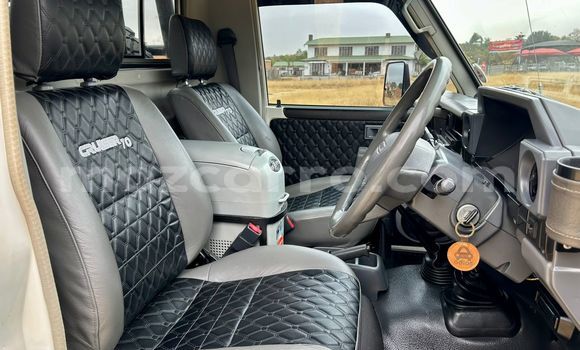 Buy Used Toyota Land Cruiser Black Car in Beira in Sofala Buy Used Toyota Land Cruiser Black Car in Beira in Sofala