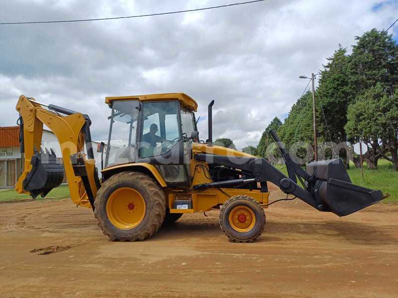 Big with watermark caterpillar 120 zambezia quelimane 40439