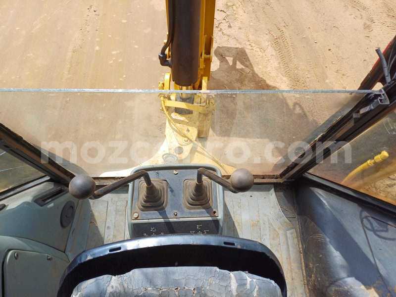 Big with watermark caterpillar 120 zambezia quelimane 40439