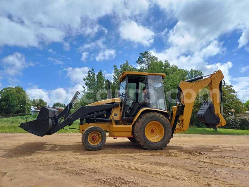 Big with watermark caterpillar 120 zambezia quelimane 40439