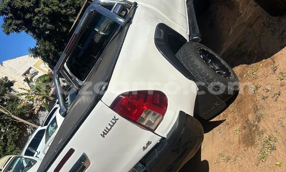 Comprar Usado Toyota Hiluxe Revo Branco Carro em Maputo em Maputo Comprar Usado Toyota Hiluxe Revo Branco Carro em Maputo em Maputo