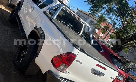 Comprar Usado Toyota Hiluxe Revo Branco Carro em Maputo em Maputo Comprar Usado Toyota Hiluxe Revo Branco Carro em Maputo em Maputo
