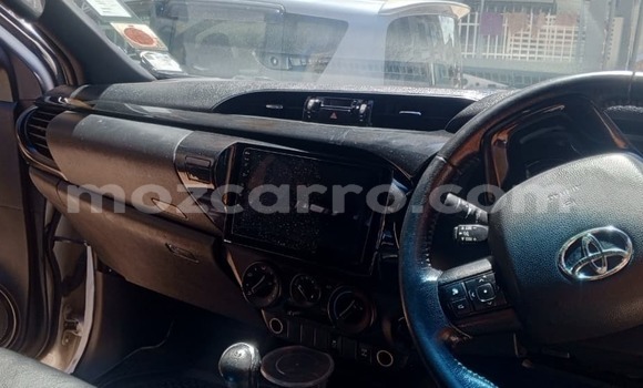 Comprar Usado Toyota Hiluxe Revo Branco Carro em Maputo em Maputo Comprar Usado Toyota Hiluxe Revo Branco Carro em Maputo em Maputo