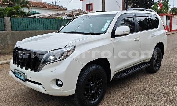 Buy Used Toyota Land Cruiser Prado White Car in Maputo in Maputo