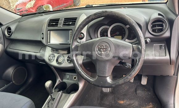 Nunua Ilio tumika Toyota RAV4 Nyeupe Gari ndani ya Maputo nchini Maputo Nunua Ilio tumika Toyota RAV4 Nyeupe Gari ndani ya Maputo nchini Maputo