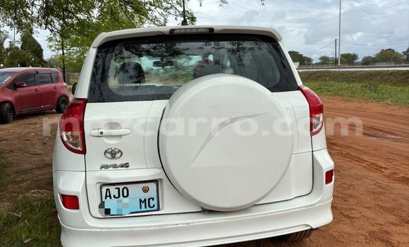 Nunua Ilio tumika Toyota RAV4 Nyeupe Gari ndani ya Maputo nchini Maputo Nunua Ilio tumika Toyota RAV4 Nyeupe Gari ndani ya Maputo nchini Maputo