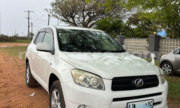 Nunua Ilio tumika Toyota RAV4 Nyeupe Gari ndani ya Maputo nchini Maputo Nunua Ilio tumika Toyota RAV4 Nyeupe Gari ndani ya Maputo nchini Maputo
