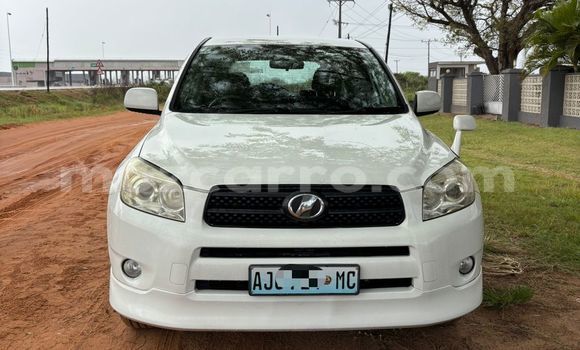 Nunua Ilio tumika Toyota RAV4 Nyeupe Gari ndani ya Maputo nchini Maputo Nunua Ilio tumika Toyota RAV4 Nyeupe Gari ndani ya Maputo nchini Maputo
