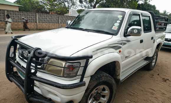Comprar Usado Toyota Hilux Branco Carro em Maputo em Maputo
