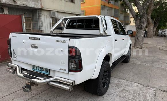 Nunua Ilio tumika Toyota Hilux Nyeupe Gari ndani ya Maputo nchini Maputo Nunua Ilio tumika Toyota Hilux Nyeupe Gari ndani ya Maputo nchini Maputo