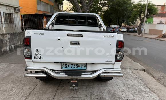 Nunua Ilio tumika Toyota Hilux Nyeupe Gari ndani ya Maputo nchini Maputo Nunua Ilio tumika Toyota Hilux Nyeupe Gari ndani ya Maputo nchini Maputo