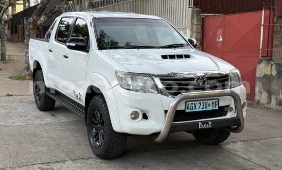 Nunua Ilio tumika Toyota Hilux Nyeupe Gari ndani ya Maputo nchini Maputo Nunua Ilio tumika Toyota Hilux Nyeupe Gari ndani ya Maputo nchini Maputo