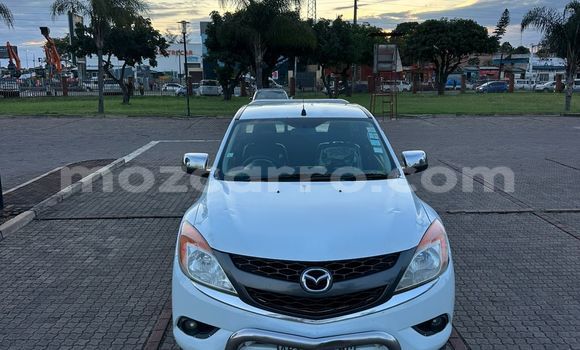 Nunua Ilio tumika Mazda BT-50 Nyeupe Gari ndani ya Maputo nchini Maputo