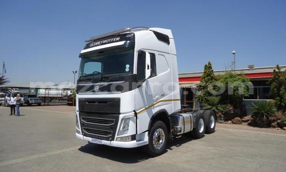 Nunua Ilio tumika Volvo F4 Nyeupe Lori ndani ya Maputo nchini Maputo Nunua Ilio tumika Volvo F4 Nyeupe Lori ndani ya Maputo nchini Maputo
