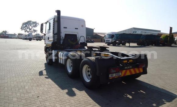 Nunua Ilio tumika Volvo F4 Nyeupe Lori ndani ya Maputo nchini Maputo Nunua Ilio tumika Volvo F4 Nyeupe Lori ndani ya Maputo nchini Maputo