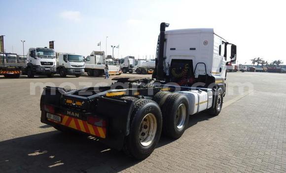Nunua Ilio tumika Volvo F4 Nyeupe Lori ndani ya Maputo nchini Maputo Nunua Ilio tumika Volvo F4 Nyeupe Lori ndani ya Maputo nchini Maputo
