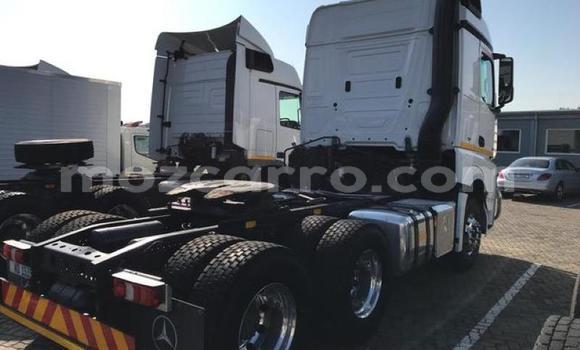 Nunua Ilio tumika Volvo F4 Nyeupe Lori ndani ya Maputo nchini Maputo Nunua Ilio tumika Volvo F4 Nyeupe Lori ndani ya Maputo nchini Maputo