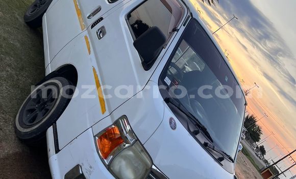 Comprar Usado Nissan Caravan Branco Carro em Maputo em Maputo