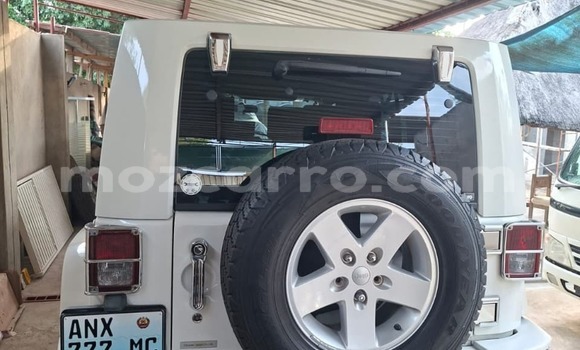 Nunua Ilio tumika Jeep Wrangler Nyeupe Gari ndani ya Maputo nchini Maputo Nunua Ilio tumika Jeep Wrangler Nyeupe Gari ndani ya Maputo nchini Maputo