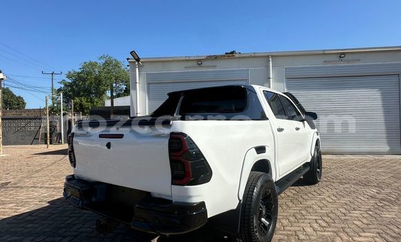 Buy Used Toyota Hiluxe Revo White Car in Maputo in Maputo Buy Used Toyota Hiluxe Revo White Car in Maputo in Maputo