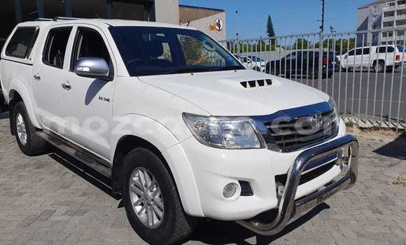 Nunua Ilio tumika Toyota Hilux Nyeupe Gari ndani ya Beira nchini Sofala