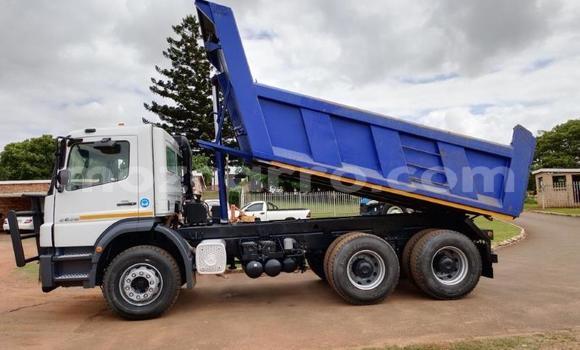 Buy Used Mercedes‒Benz 1117 Blue Truck in Pemba in Cabo Delgado Buy Used Mercedes‒Benz 1117 Blue Truck in Pemba in Cabo Delgado