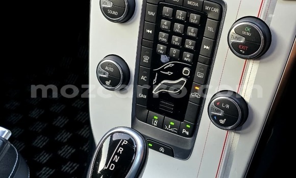 Comprar Usado Volvo V40 Preto Carro em Maputo em Maputo Comprar Usado Volvo V40 Preto Carro em Maputo em Maputo