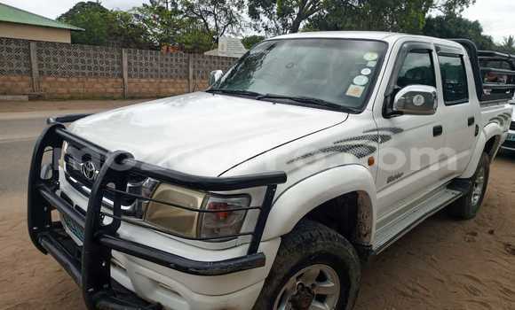 Buy Used Toyota Hilux White Car in Maputo in Maputo