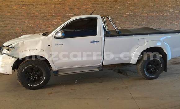 Buy Used Toyota Hilux White Car in Maputo in Maputo Buy Used Toyota Hilux White Car in Maputo in Maputo