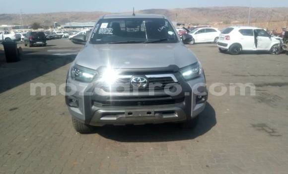 Nunua Ilio tumika Toyota Hilux Brown Gari ndani ya Quelimane nchini Zambezia