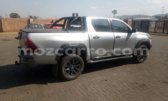 Buy Used Toyota Hilux Brown Car in Quelimane in Zambezia Buy Used Toyota Hilux Brown Car in Quelimane in Zambezia