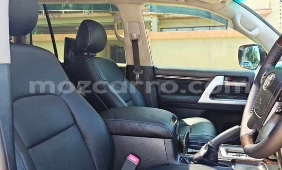 Nunua Ilio tumika Toyota Land Cruiser Nyeupe Gari ndani ya Maputo nchini Maputo Nunua Ilio tumika Toyota Land Cruiser Nyeupe Gari ndani ya Maputo nchini Maputo