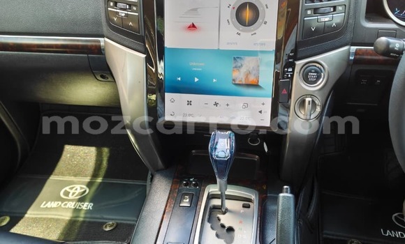 Nunua Ilio tumika Toyota Land Cruiser Nyeupe Gari ndani ya Maputo nchini Maputo Nunua Ilio tumika Toyota Land Cruiser Nyeupe Gari ndani ya Maputo nchini Maputo