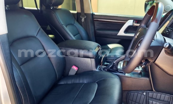 Nunua Ilio tumika Toyota Land Cruiser Nyeupe Gari ndani ya Maputo nchini Maputo Nunua Ilio tumika Toyota Land Cruiser Nyeupe Gari ndani ya Maputo nchini Maputo