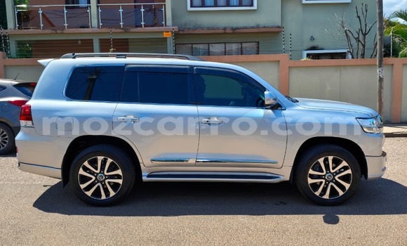 Nunua Ilio tumika Toyota Land Cruiser Nyeupe Gari ndani ya Maputo nchini Maputo Nunua Ilio tumika Toyota Land Cruiser Nyeupe Gari ndani ya Maputo nchini Maputo