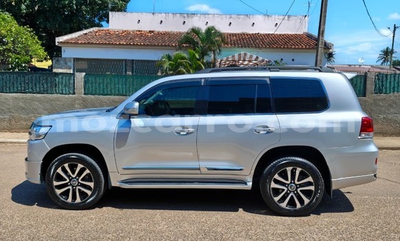 Nunua Ilio tumika Toyota Land Cruiser Nyeupe Gari ndani ya Maputo nchini Maputo Nunua Ilio tumika Toyota Land Cruiser Nyeupe Gari ndani ya Maputo nchini Maputo