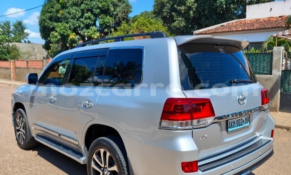 Nunua Ilio tumika Toyota Land Cruiser Nyeupe Gari ndani ya Maputo nchini Maputo Nunua Ilio tumika Toyota Land Cruiser Nyeupe Gari ndani ya Maputo nchini Maputo