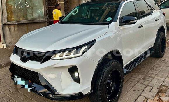 Comprar Usado Toyota Fortuner Branco Carro em Maputo em Maputo