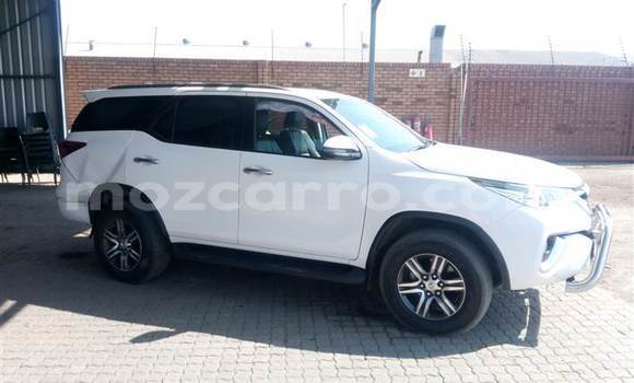 Comprar Usado Toyota Fortuner Branco Carro em Maputo em Maputo