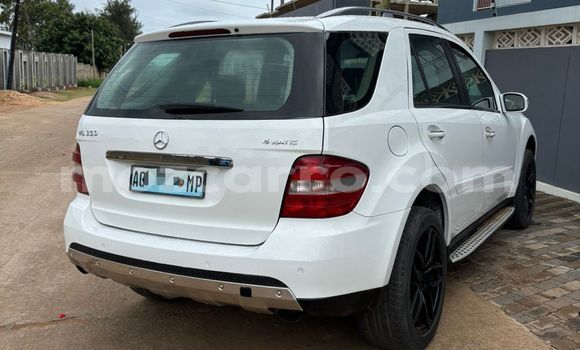 Nunua Ilio tumika Mercedes‒Benz ML-Class Nyeupe Gari ndani ya Maputo nchini Maputo Nunua Ilio tumika Mercedes‒Benz ML-Class Nyeupe Gari ndani ya Maputo nchini Maputo