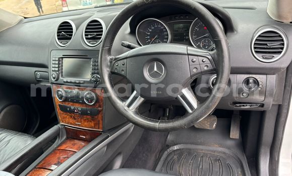 Nunua Ilio tumika Mercedes‒Benz ML-Class Nyeupe Gari ndani ya Maputo nchini Maputo Nunua Ilio tumika Mercedes‒Benz ML-Class Nyeupe Gari ndani ya Maputo nchini Maputo